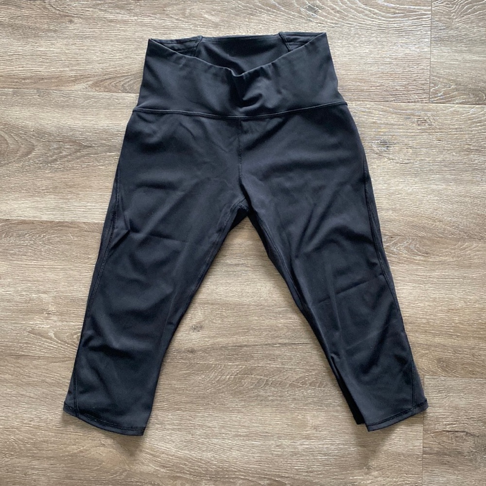 Black Lululemon crop pants